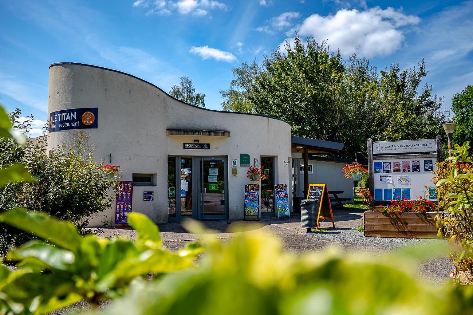 Hotel Camping Les Ballastieres - Vosges Du Sud Champagney Esterno foto